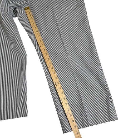 Alfred Dunner Seersucker Striped Pull On Pants 16W Gray White Cropped Coastal - Picture 12 of 13